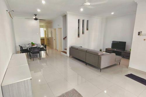 Setia Alam Convention Center Spacious House