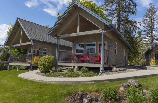 Setting Sun - Lakefront Beach Bungalow