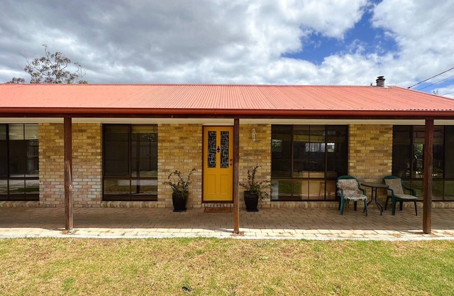 Seven Mile Beach House - 5 minutes to the Airport