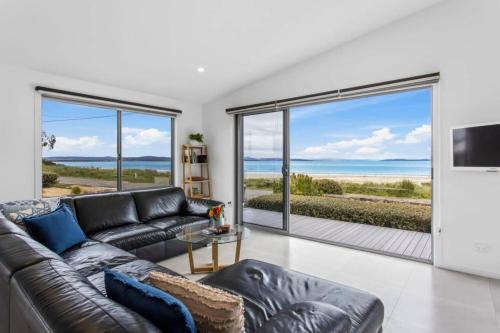Seven Mile Beach House - Surf, Hike, Golf