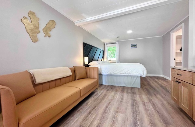 SG King Room Summary: