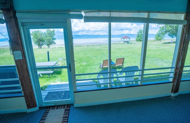 Shabby Chic 3 Bears Beach House with Private Beach Access