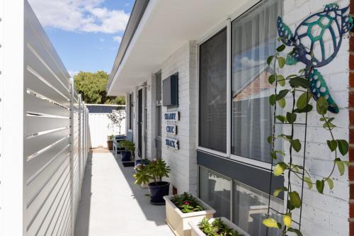 Shabby Chic Shack - 2 bedroom Beach Cottage
