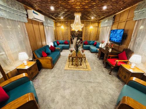 Shabistan Premium Houseboats