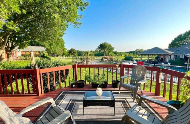 Shaded Oaks Peaceful Golf Course and Close to BSW