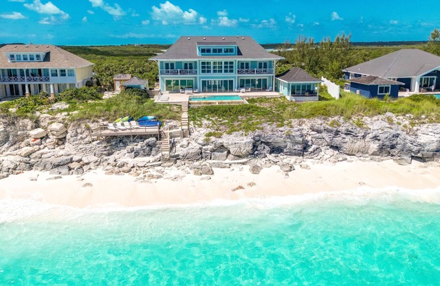 Shades of Blue a luxury home on private beachfront sleeps 20ppl, chef, boat tour