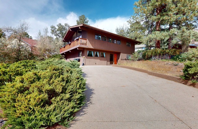 Shadow Mountain Village Escape | 2 Living Areas, Deck & Yard | Walk to Trail