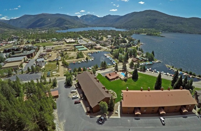 Shadow Mountain Yacht Club #2 2 Bedroom Condo by Redawning