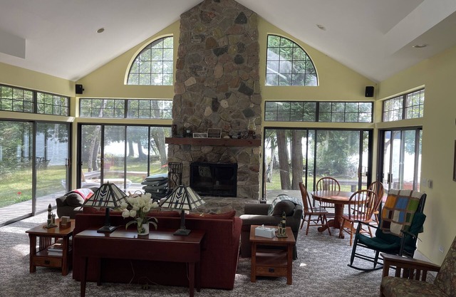 Shadwell, beautiful private setting on Font Lake