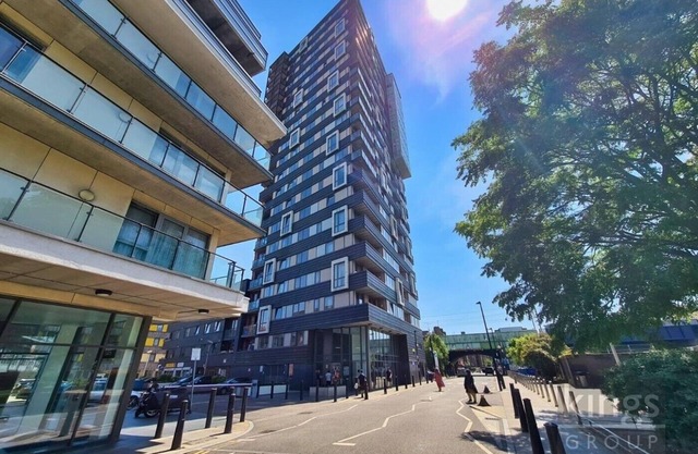 Shadwell station,Whitechapel hospital, 2bedroom LuxuryApartment on the14th floor