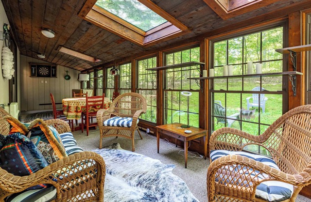 Shady Oak Cottage | Fire Pit | BBQ
