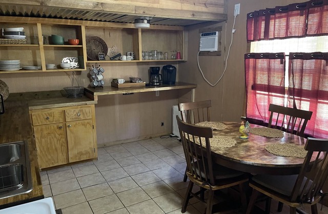 Shady Pine Cabin