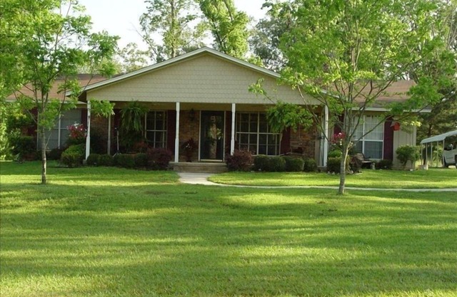 Shady Pines Retreat: junto al parque estatal Crater of Diamonds. Estanque privado de 7 acres