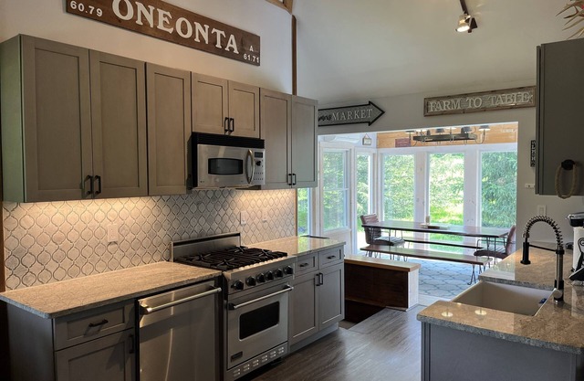 Shagbark Hill - 1 mile to All Star Village, game room, private pond