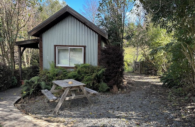 Shambhala Cosy Kimbolton Tiny house and gardens