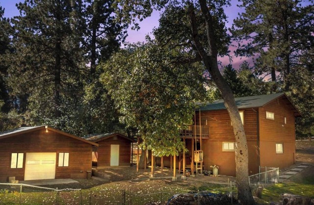 Shangri-La Mountain Retreat in Mount Laguna San Diego - Sleeps 12