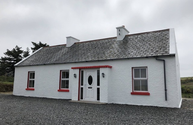 SHANNAGH, character holiday cottage in Portsalon, County Donegal