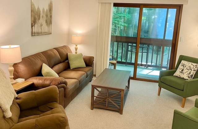 Shanty Creek Condo: Pool, beach, golf, relax!