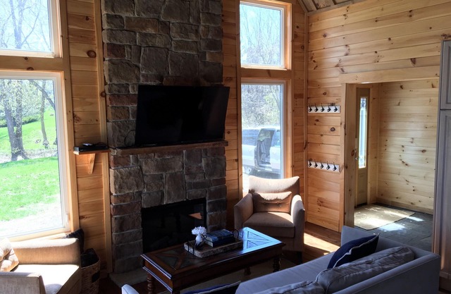 Sharbot Lake Waterfront Loft Cabina