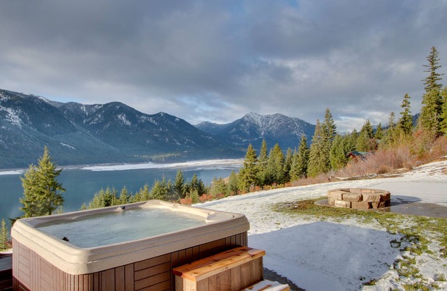 Dazzling Cle Elum Home w/ Game Room & Fire Pit!