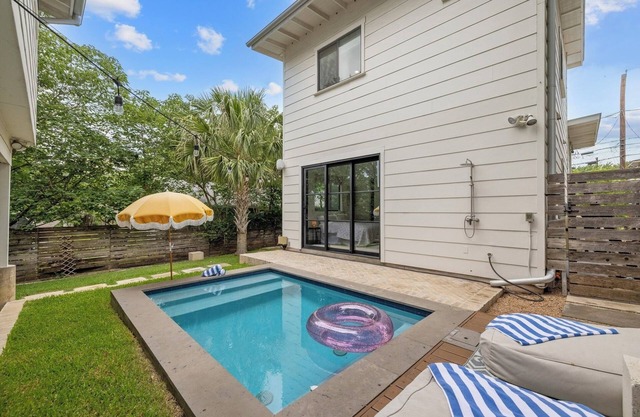 Shared Pool + East Austin - Eastside Palm House!
