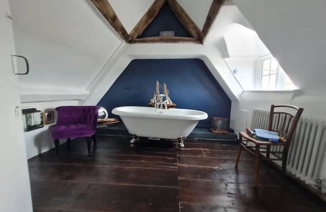 Shared Tudor house entire top floor for you in central Frome newly restored
