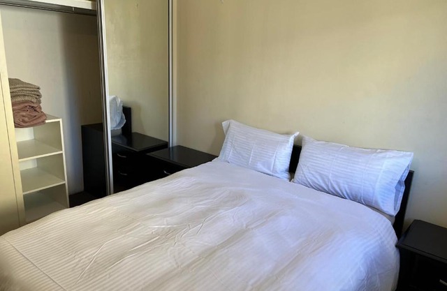 Sharing apartment with owner Furnished room with own bathroom and wifi