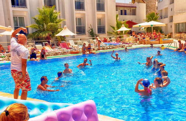 Shark Club Hotel