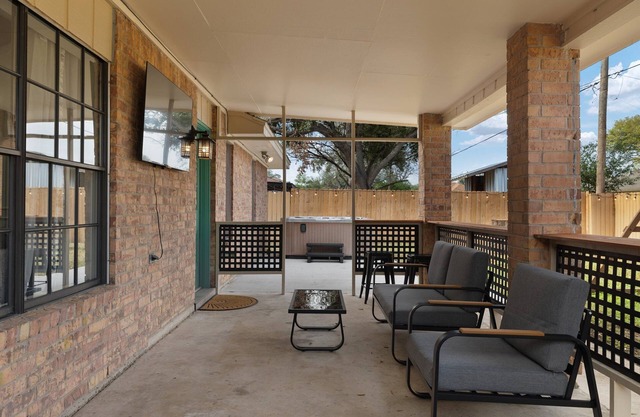 Sharyland Home with Jacuzzi & Playset, Sleeps 11!