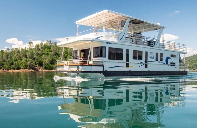 Shasta Marina en la casa flotante de pura sangre Packers Bay