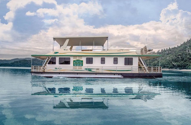 Shasta Marina en Packers Bay Mirage I Houseboat.