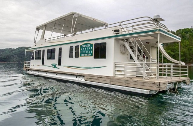 Shasta Marina en la casa flotante Packers Bay Mirage II