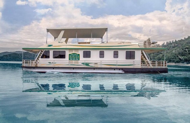 Marina Shasta en la casa flotante Mirage I de Packers Bay