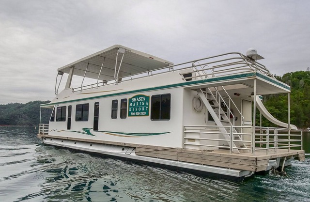 Shasta Marina en la casa flotante Mirage II de Packers Bay