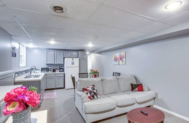 Shawnee Vacation Rental ~ 11 Mi to Kansas City!