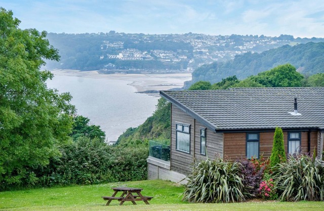 Shearwater 30 - 2 Bedroom Lodge - Summerhill