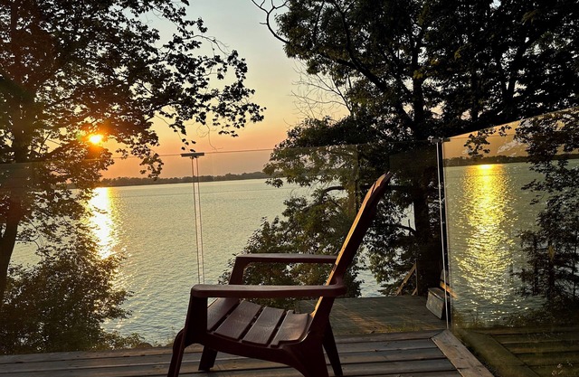 Sheba’s Island (Prince Edward County) 3 bedroom lakefront cottage