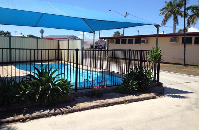 Shell Motel (Pearly Shell Motel)