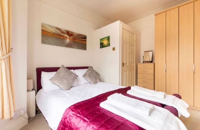 Shelley’s Seaside Stay (Garden / Parking)