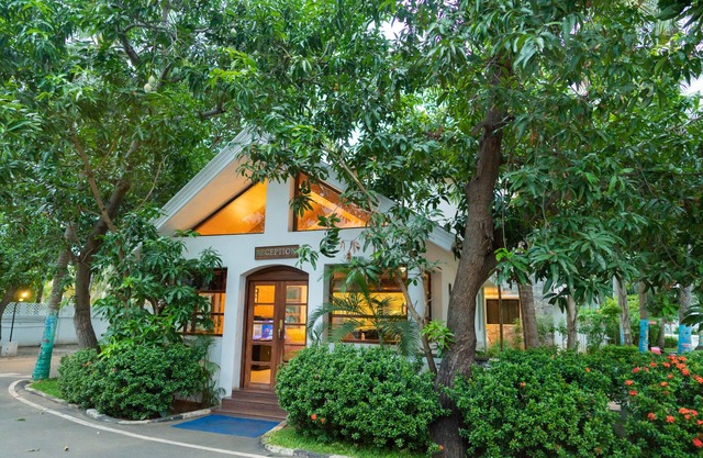Shelter Beach Resort