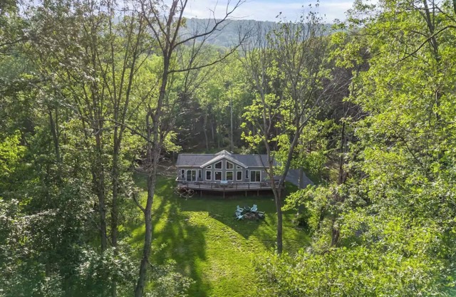 Quiet Shenandoah Getaway – Cabin w/ Sauna, Fire Pit & Forest Views. Near Hiking