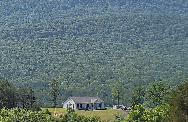 Shenandoah Sunset Sanctuary: Sunrise & Sunset over the mountains!
