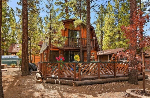 Shepherd's Cabin - Gambrel Cabin, Spacious While Still Being Cozy And Inviting! 2 Bedroom Cabin