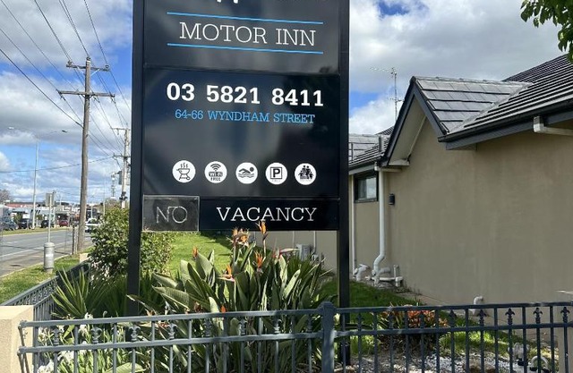 SHEPPARTON MOTOR INN Tudor House Motel