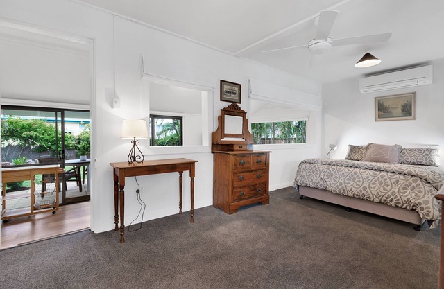 Sherwood Cottage. Pets. 2 beds. Very private.