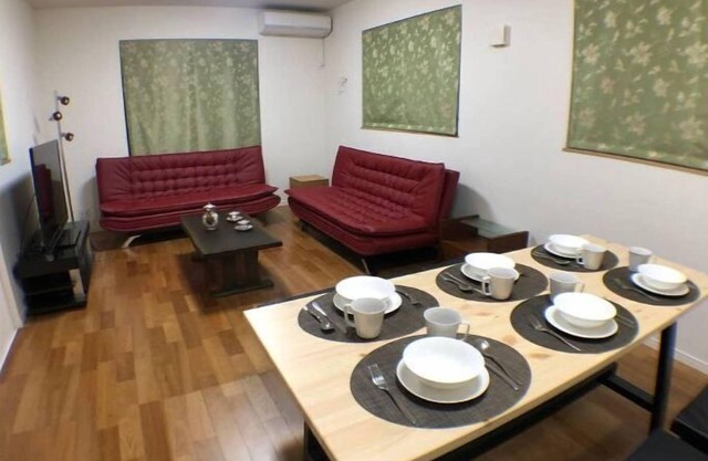 Shinjuku, a 3 minutos de la estación más cercana, el grupo también está satisfecho con una casa independiente (100 (, 4 habitaciones, 10 camas) + LDK grande
