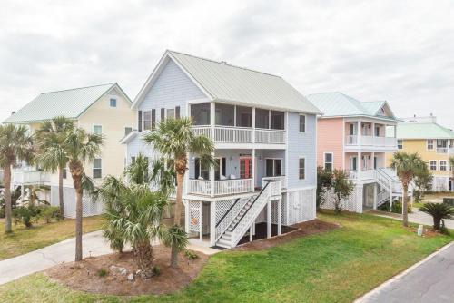 Shipwatch Beach House - Ocean Views! Shared Pool!