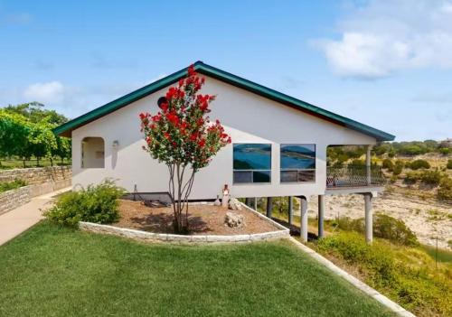 Shiraz Haus - Unit B