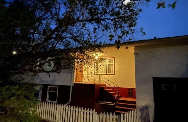 Shiraz Suite Retro Wine-Inspired Hideaway - Walkable to Stampede Grounds