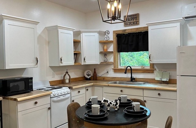 SHL- Cow-tales Cottage
